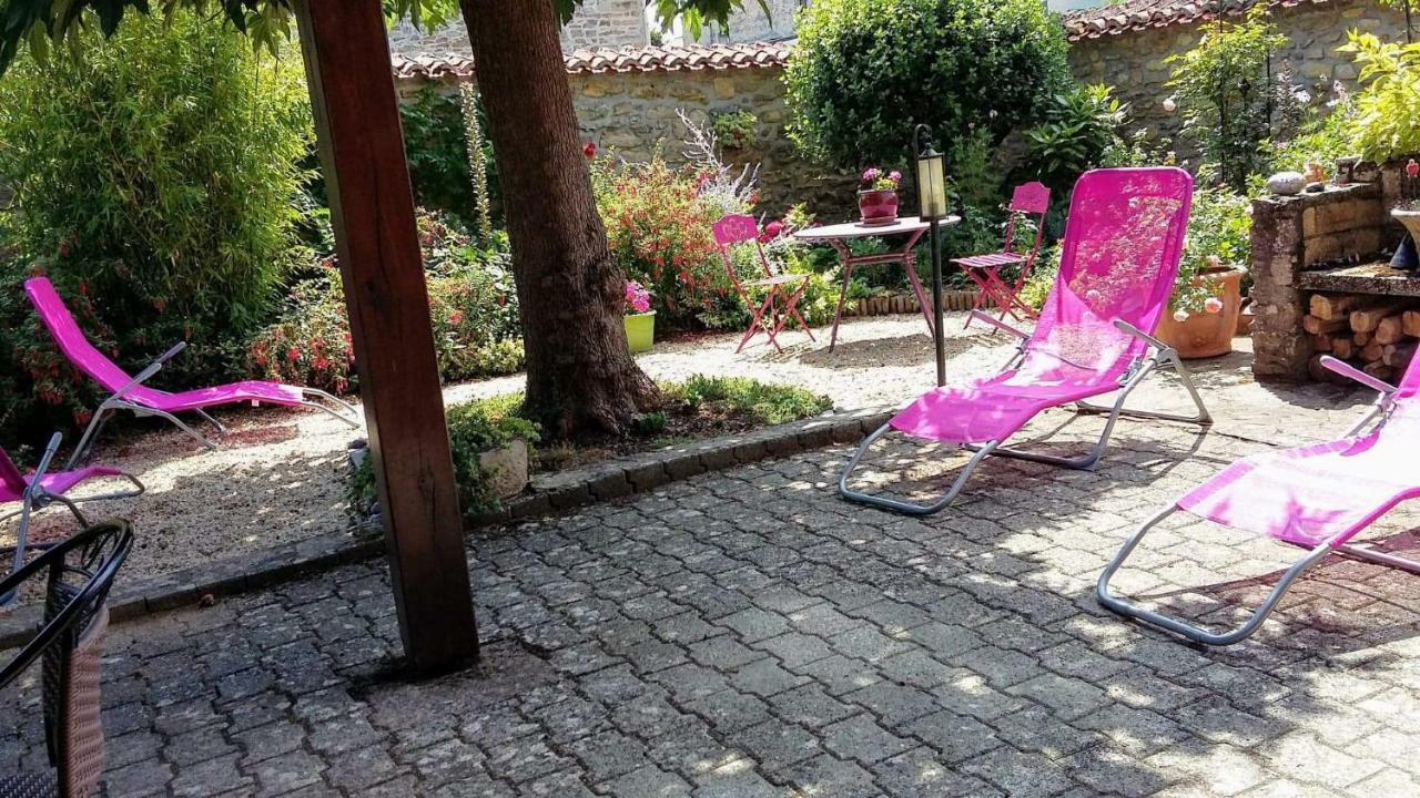L' Esterlanges Suite Famille 2 Chambres 4 Personnes Proche Puydufou Saint-Vincent-Sterlanges Zewnętrze zdjęcie