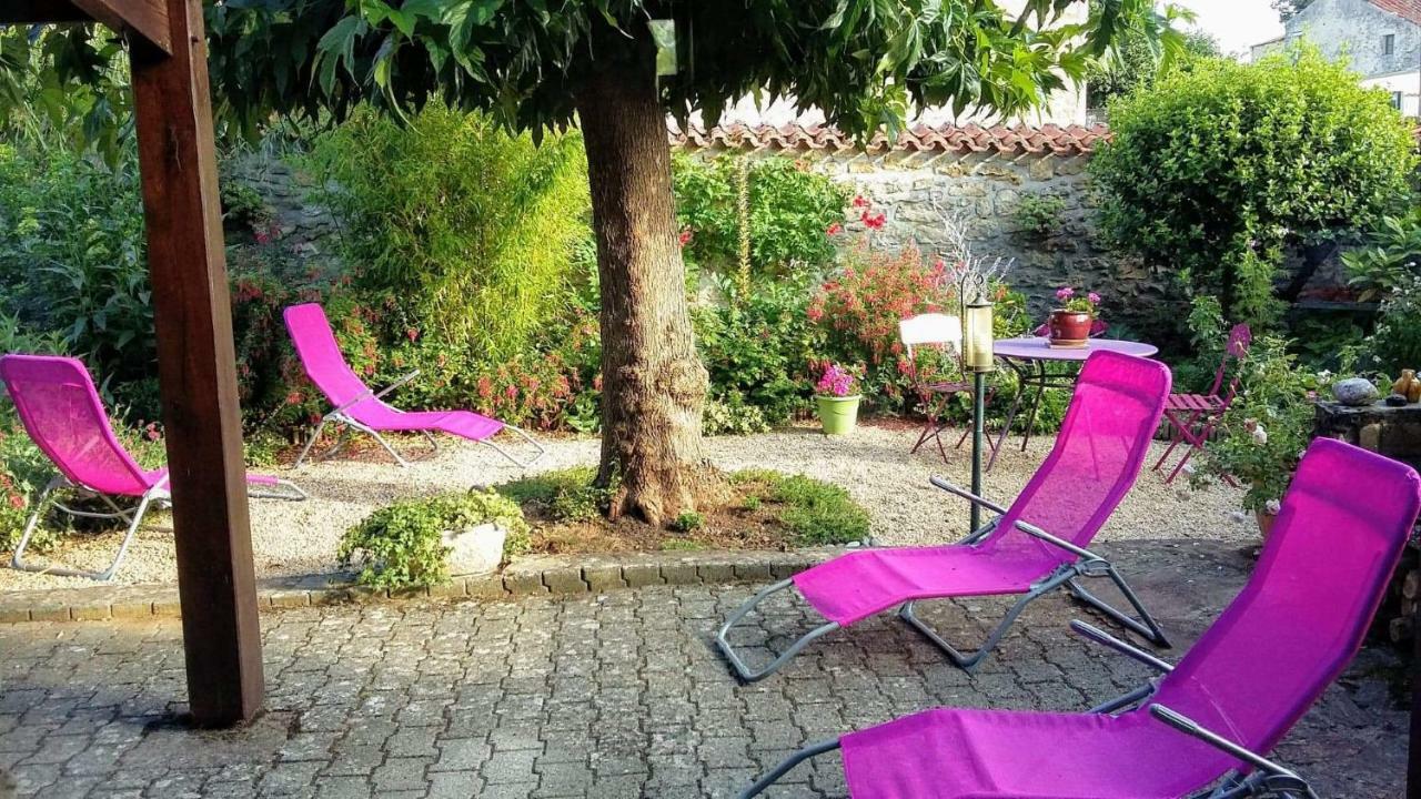 L' Esterlanges Suite Famille 2 Chambres 4 Personnes Proche Puydufou Saint-Vincent-Sterlanges Zewnętrze zdjęcie