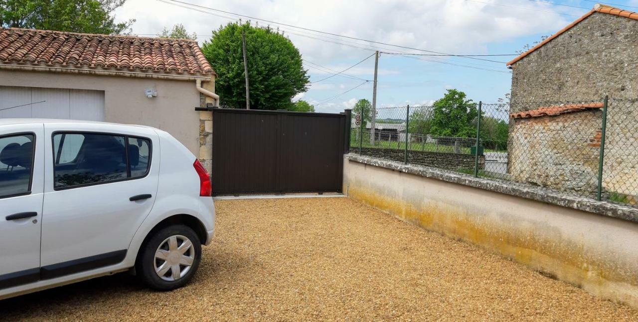 L' Esterlanges Suite Famille 2 Chambres 4 Personnes Proche Puydufou Saint-Vincent-Sterlanges Zewnętrze zdjęcie
